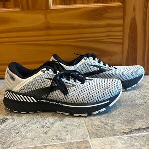 Brooks Adrenaline GTS 22 Running Sneakers, Women’s Size 8.5